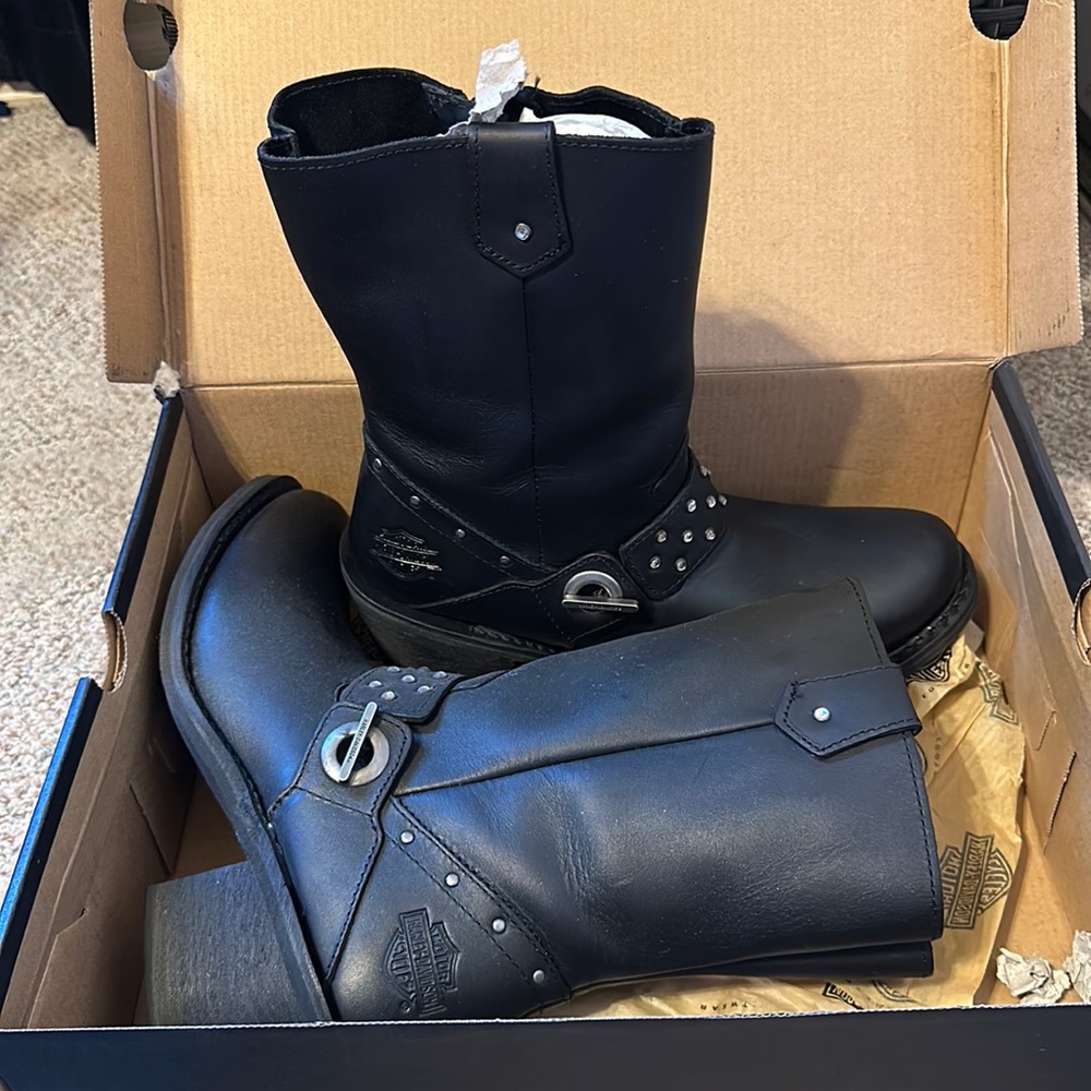 Selling Harley Davidson boots, brand new worn once